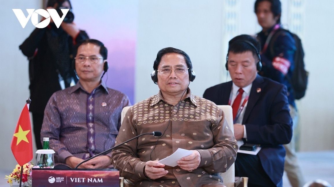 PM Chinh attends 42nd ASEAN Summit’s retreat session